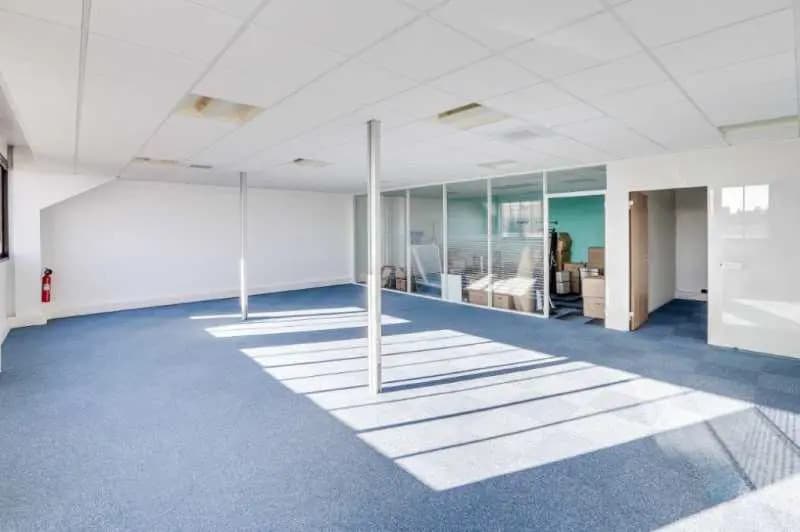Office in Paris for lease - Interior Photo - Image 2 of 11