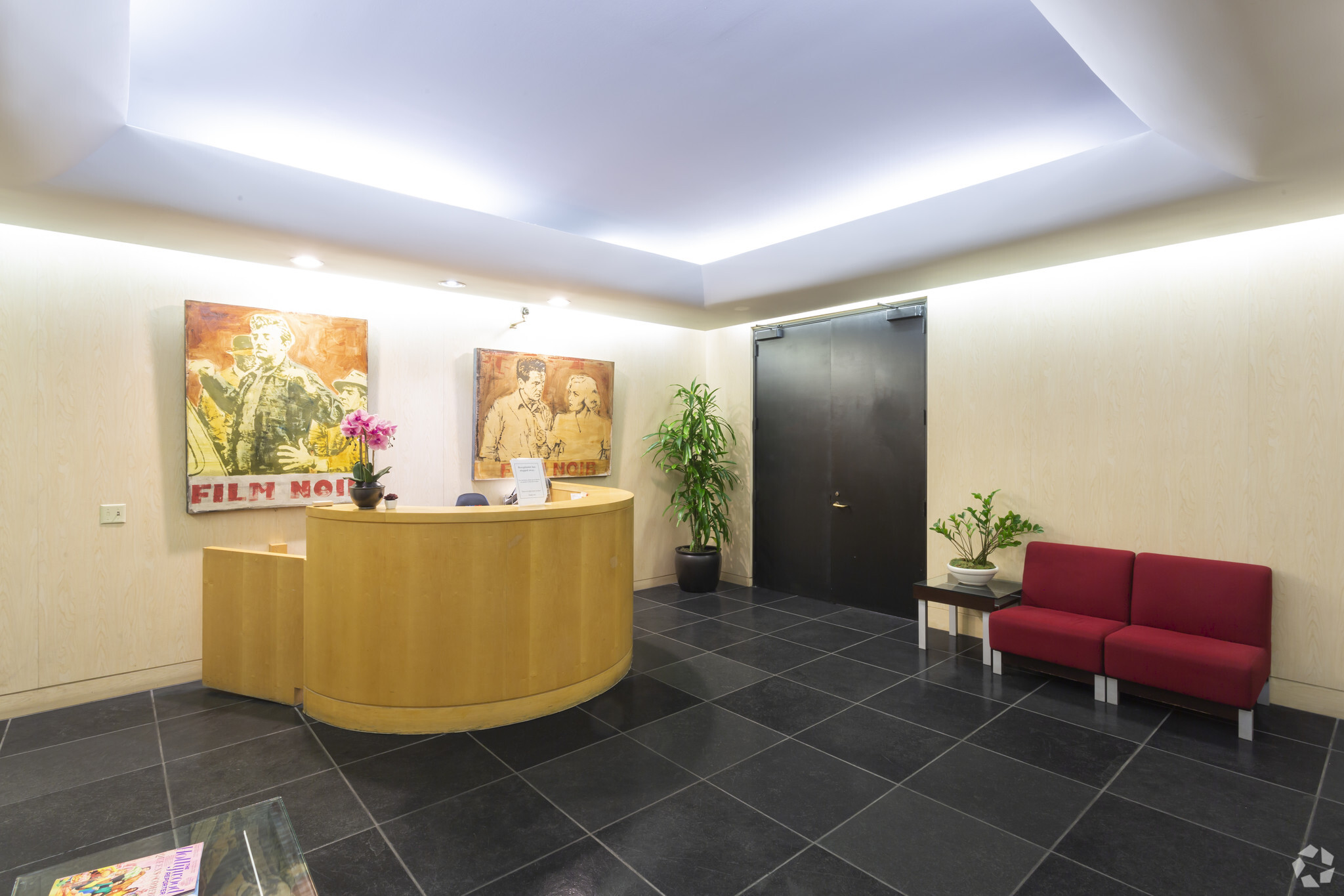 8840 Wilshire Blvd, Beverly Hills, CA for lease Lobby- Image 1 of 10