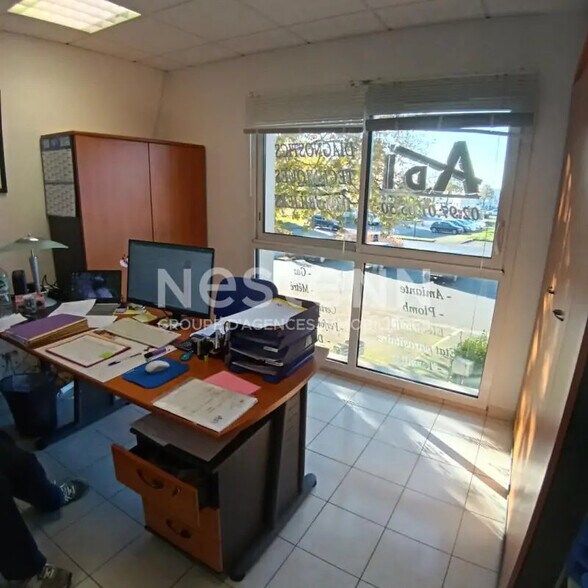 Office in Vannes for lease - Interior Photo - Image 2 of 4