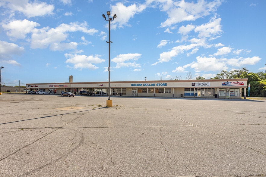 3405-3419 E Genesee Ave, Saginaw, MI for lease - Building Photo - Image 3 of 12