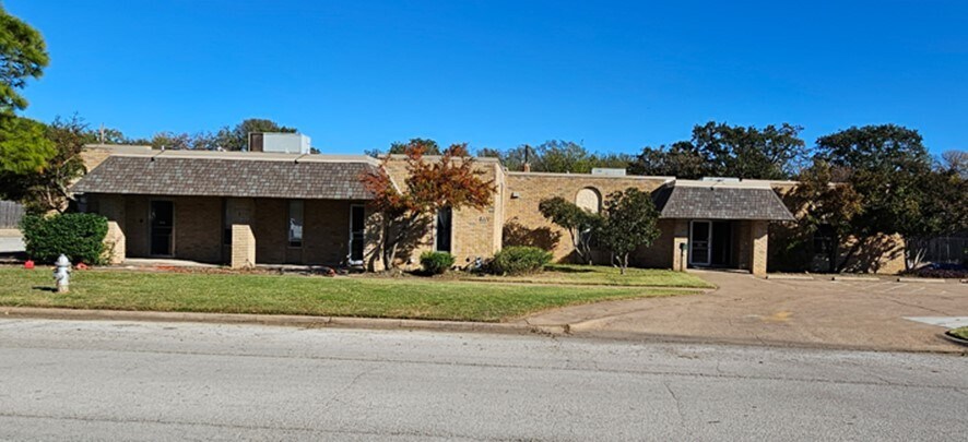 2109 Roosevelt Dr, Dalworthington Gardens, TX for sale - Building Photo - Image 1 of 1