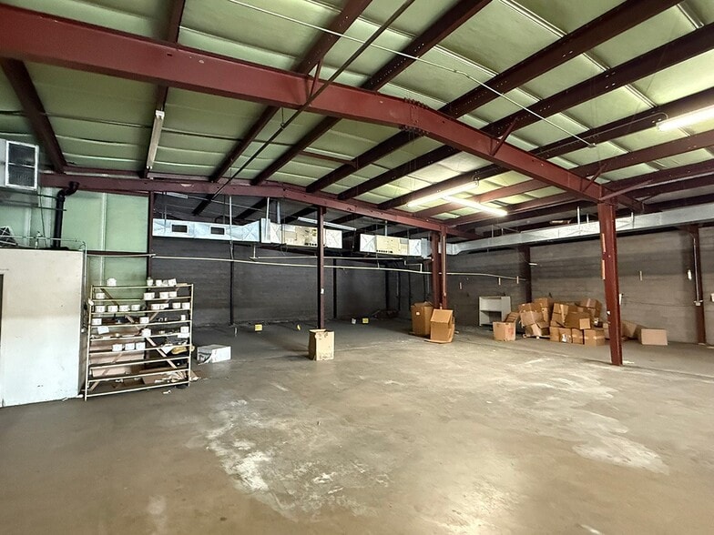 1905 W Gentry Pky, Tyler, TX for lease - Interior Photo - Image 3 of 6