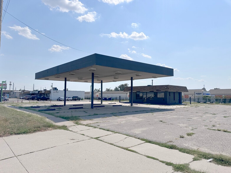 3801 S Seneca St, Wichita, KS for lease - Building Photo - Image 2 of 6