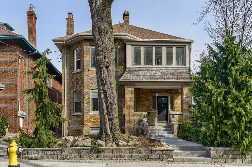 4 Oriole Gdns, Toronto, ON for sale - Primary Photo - Image 1 of 105