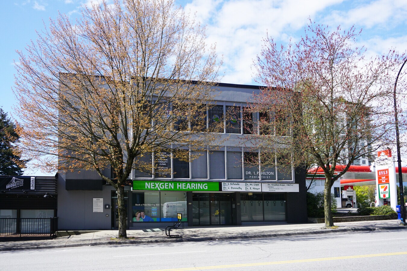 1221 Lonsdale Ave, North Vancouver, BC V7M 3H6 1221 Lonsdale Avenue