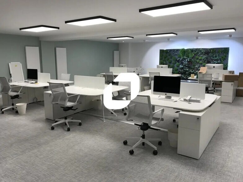 Office in Paris for lease - Building Photo - Image 3 of 13