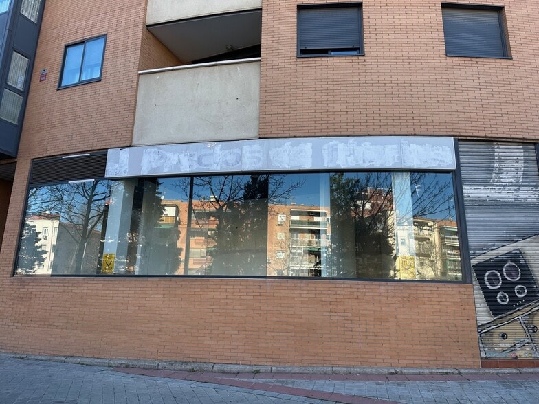 Calle de Francisco Villaespesa, 4, Madrid, Madrid for lease - Primary Photo - Image 1 of 15