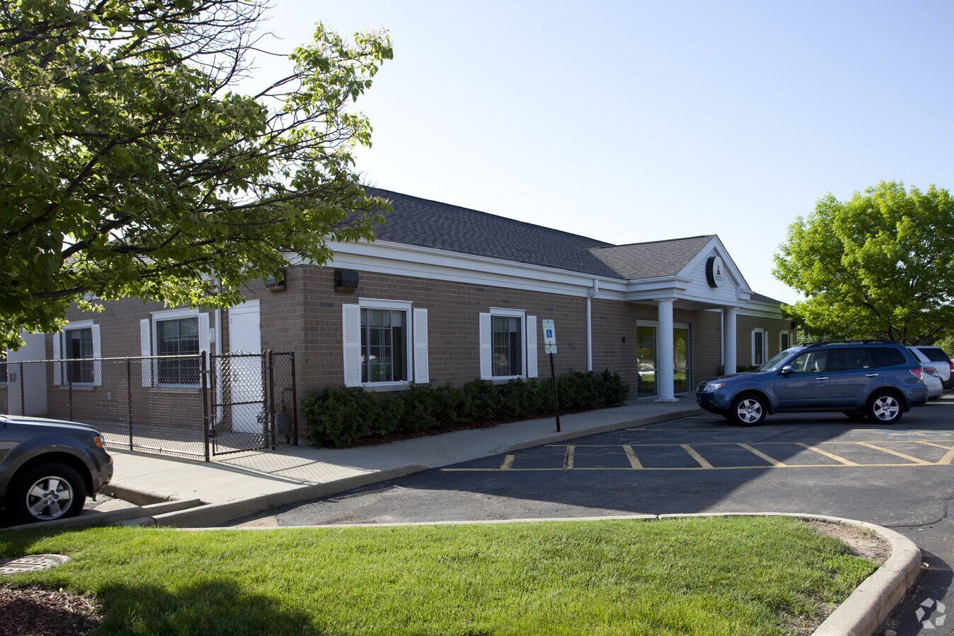 651 W Deerfield Pky, Buffalo Grove, IL 60089