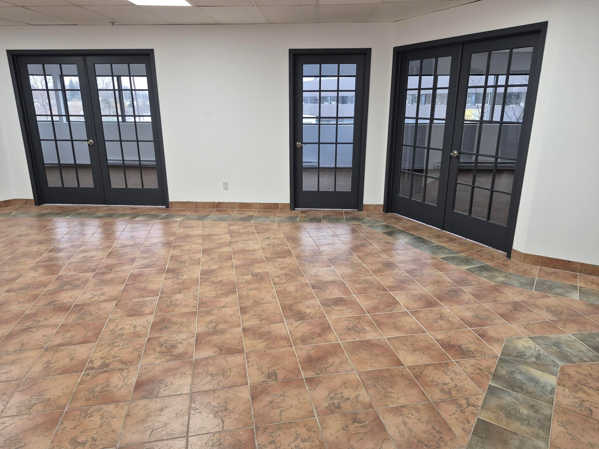 2500 Rue Jean-Perrin, Québec, QC for lease Interior Photo- Image 1 of 3