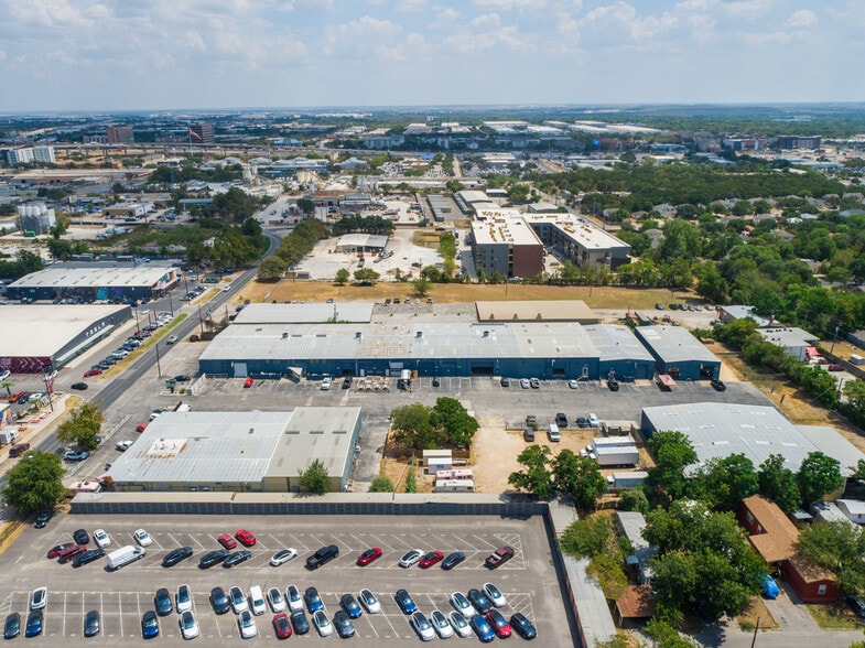 415 E Saint Elmo Rd, Austin, TX for lease - Building Photo - Image 2 of 11