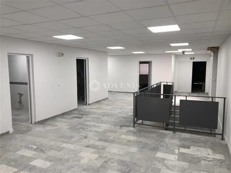 Office in Trappes for sale - Interior Photo - Image 2 of 7