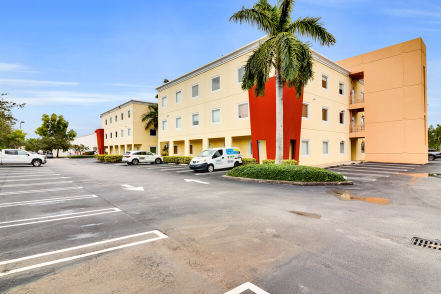 12595 SW 137th Ave, Miami, FL for lease - Building Photo - Image 3 of 6