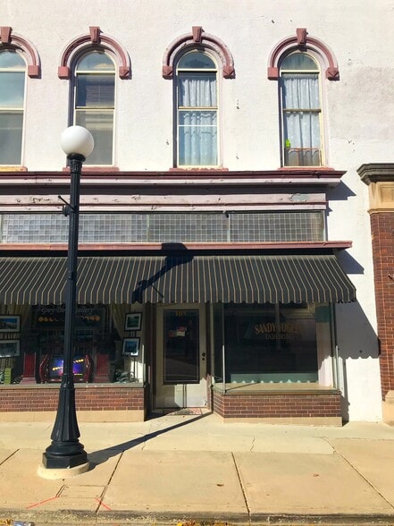 103 W Monroe St, Bloomington, IL for lease - Building Photo - Image 1 of 5