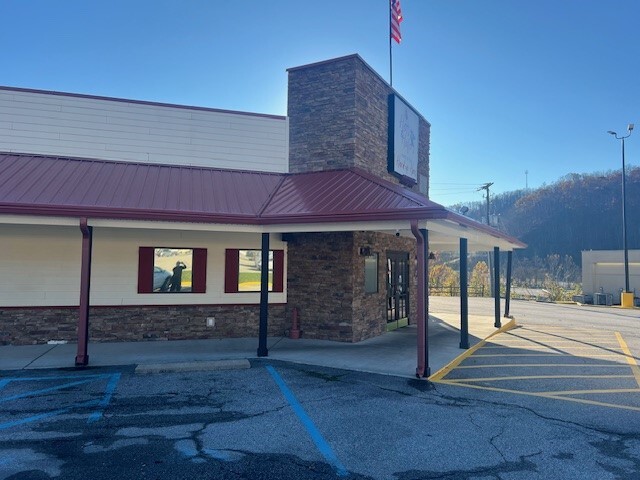 109 Crossings Mall, Elkview, WV for lease - Building Photo - Image 2 of 22