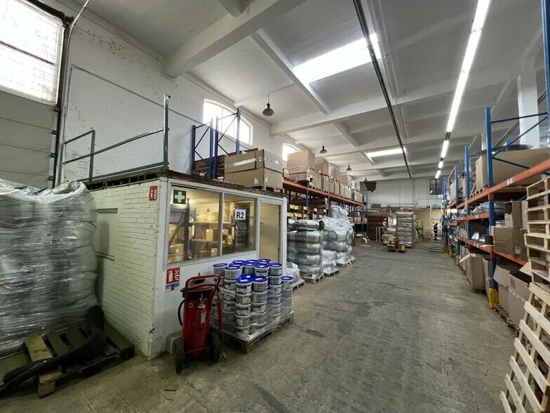 Flex in Le Havre for lease - Building Photo - Image 2 of 5