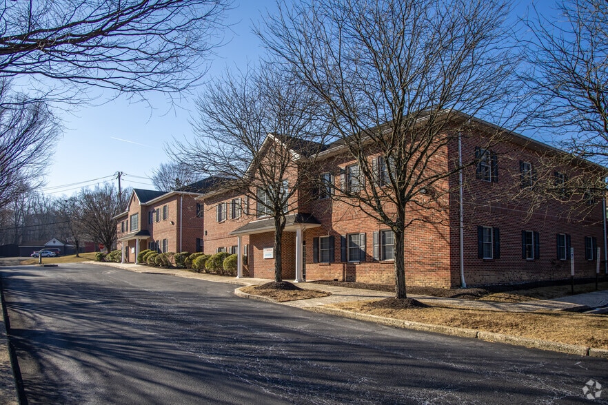 630 Fitzwatertown Rd, Willow Grove, PA for lease - Building Photo - Image 2 of 7