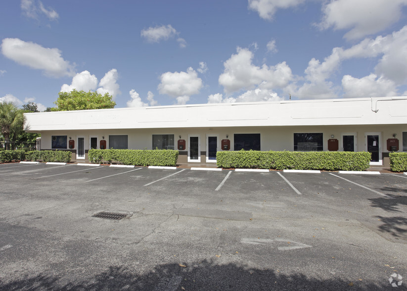 253 SW 27th Ave, Fort Lauderdale, FL for lease - Building Photo - Image 2 of 5