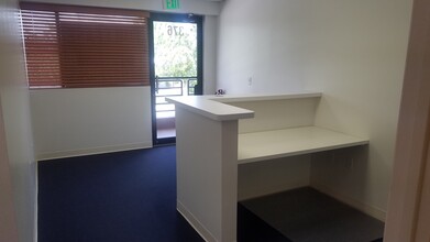 325 Interstate Blvd, Sarasota, FL for lease Interior Photo- Image 1 of 13