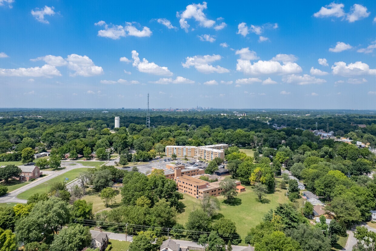 7801 Holmes Rd, Kansas City, MO 64131