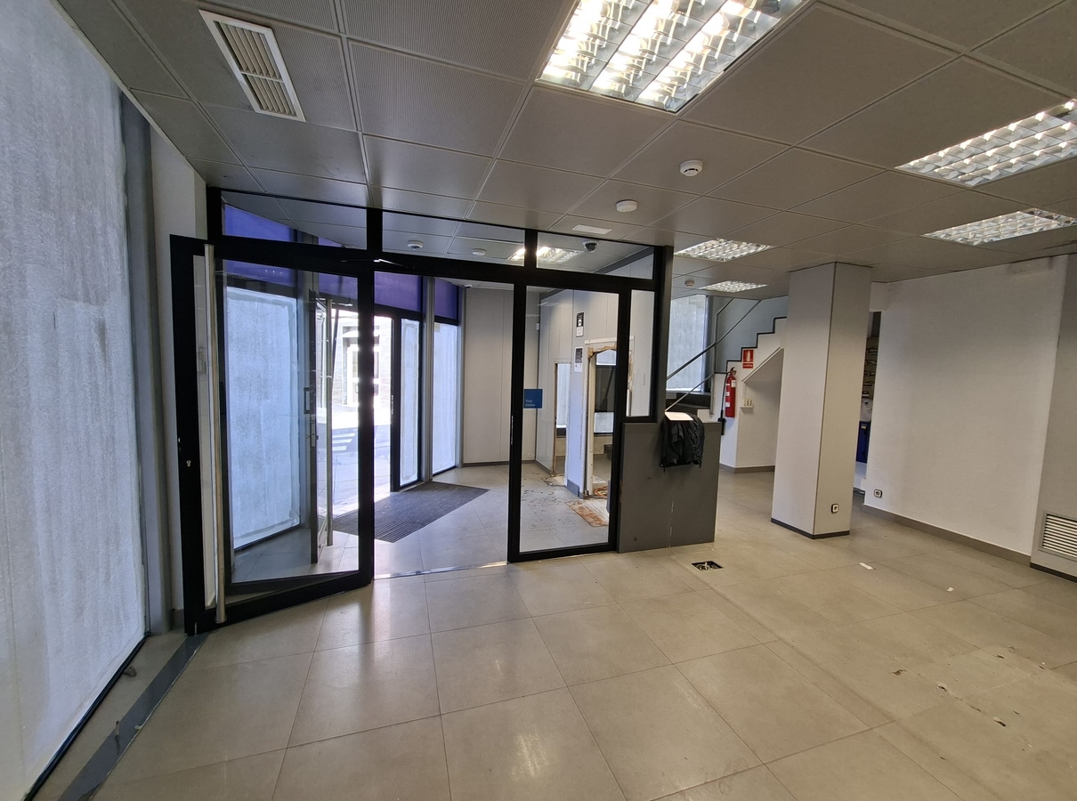 Carrer de Mozart, 43, Santa Coloma de Gramenet, BAR 08921 - Unit Puerta B - - Interior Photo - Image 1 of 12
