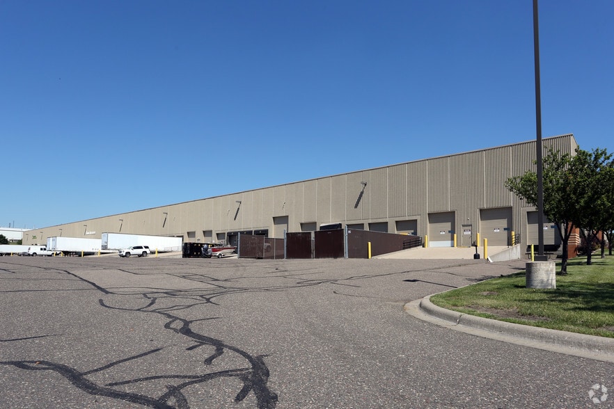 6325 Sandburg Rd, Golden Valley, MN for lease - Building Photo - Image 3 of 5