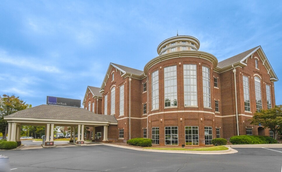 401 Meridian St N, Huntsville, AL for lease - Building Photo - Image 2 of 6