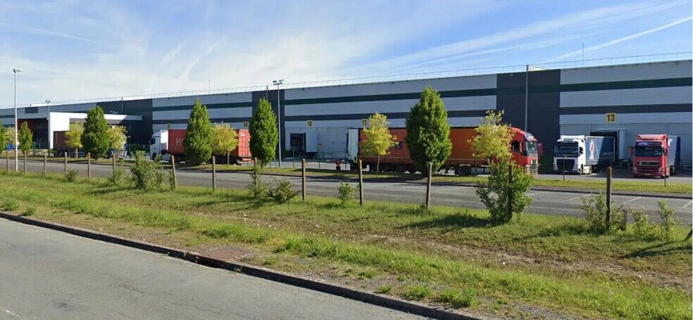 Industrial in Poitiers for lease - Building Photo - Image 1 of 6