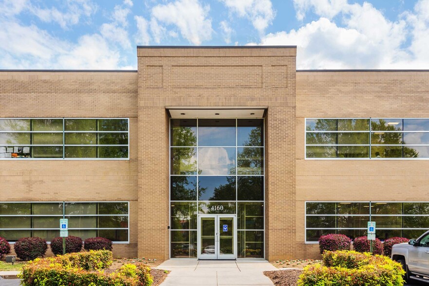 4160 Piedmont Pky, Greensboro, NC for lease - Building Photo - Image 1 of 7