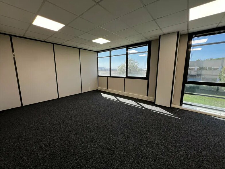 Office in Avignon for lease - Building Photo - Image 3 of 8