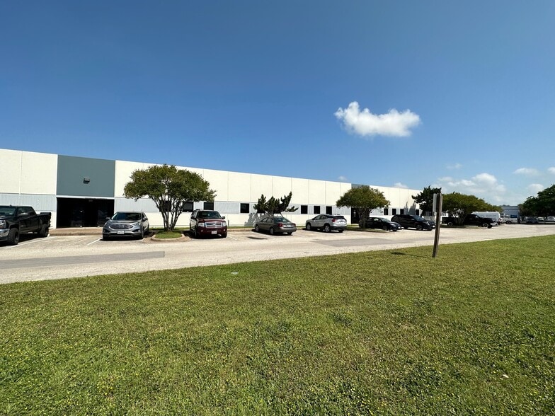 1300 Smith Rd, Austin, TX for lease - Building Photo - Image 2 of 7