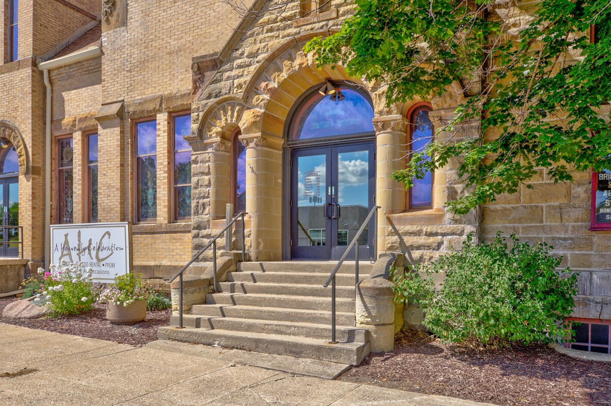 2001 10th St, Emmetsburg, IA 50536 Retail for Sale