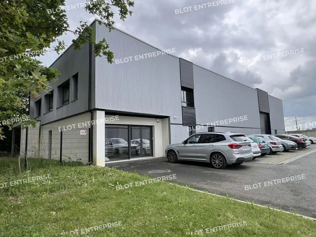 Location Local d'activités 650 m² - Photo 1