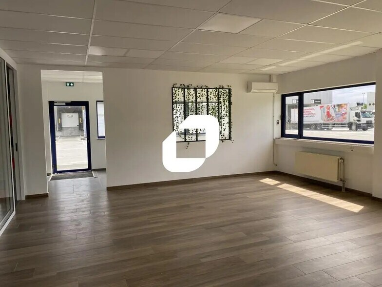 5 Rue De L'Europe, Lille for lease - Interior Photo - Image 1 of 8