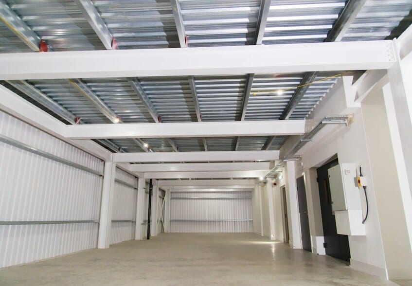 2 Culvert Rd, London for lease - Building Photo - Image 3 of 15