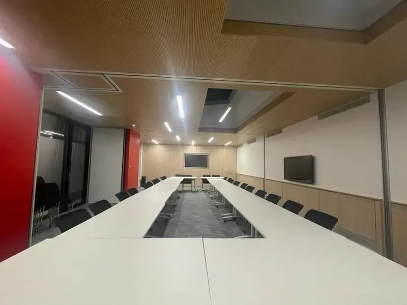 Office in Neuilly-sur-Seine for lease Interior Photo- Image 1 of 7