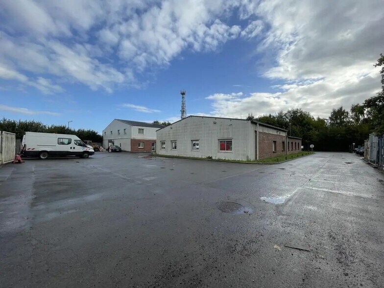 Flex in Sallaumines for sale - Building Photo - Image 2 of 12