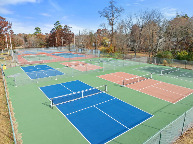 1903 Adams Farm Pky, Greensboro, NC for sale - Building Photo - Image 2 of 23