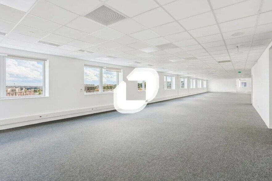 Office in Fontenay-sous-Bois for lease - Building Photo - Image 3 of 14