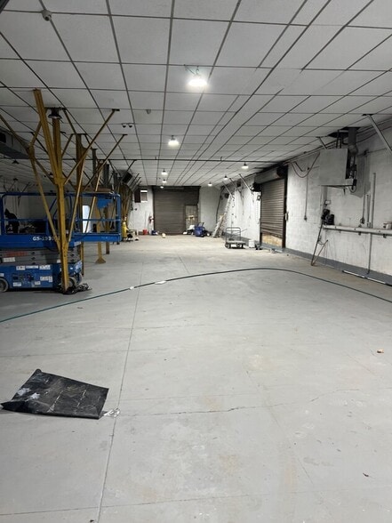 6104 Strickland Ave, Brooklyn, NY for lease - Building Photo - Image 3 of 14