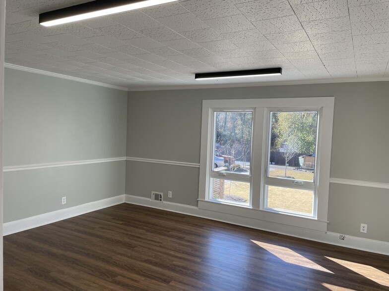 1244 Clairmont Rd, Decatur, GA for lease - Interior Photo - Image 3 of 7