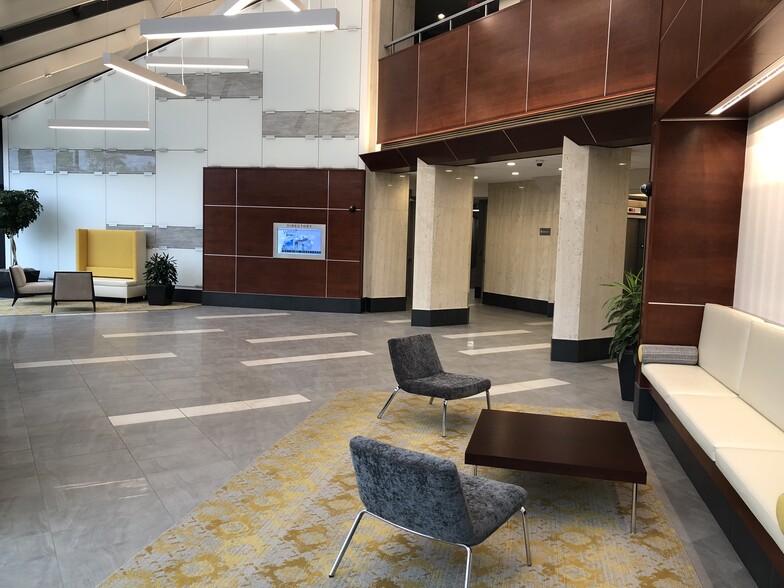 4555 Lake Forest Dr, Blue Ash, OH for lease - Lobby - Image 3 of 8