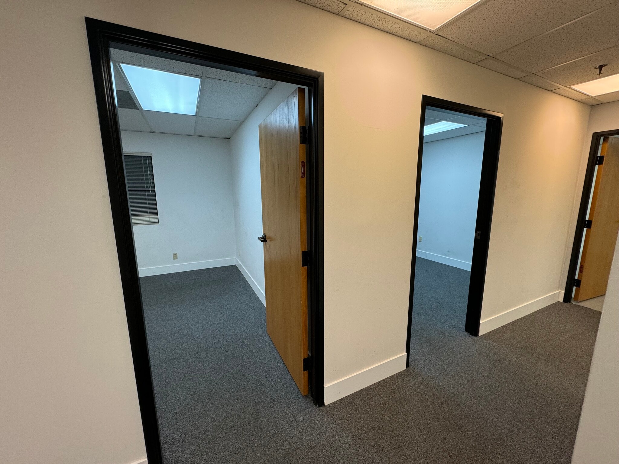 15928 Ventura Blvd, Encino, CA for lease Building Photo- Image 1 of 1