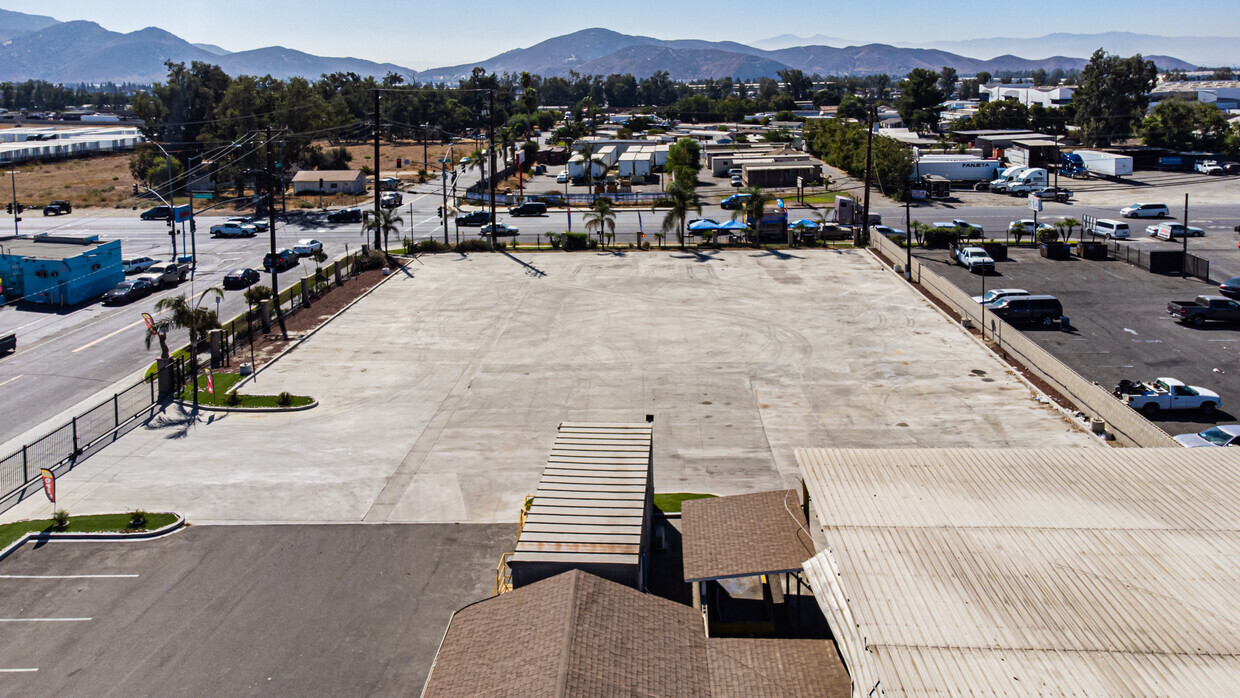 15082 Valley Blvd, Fontana, CA for lease Building Photo- Image 1 of 15