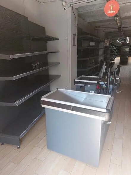 Retail in Bois-Colombes for lease - Interior Photo - Image 3 of 4