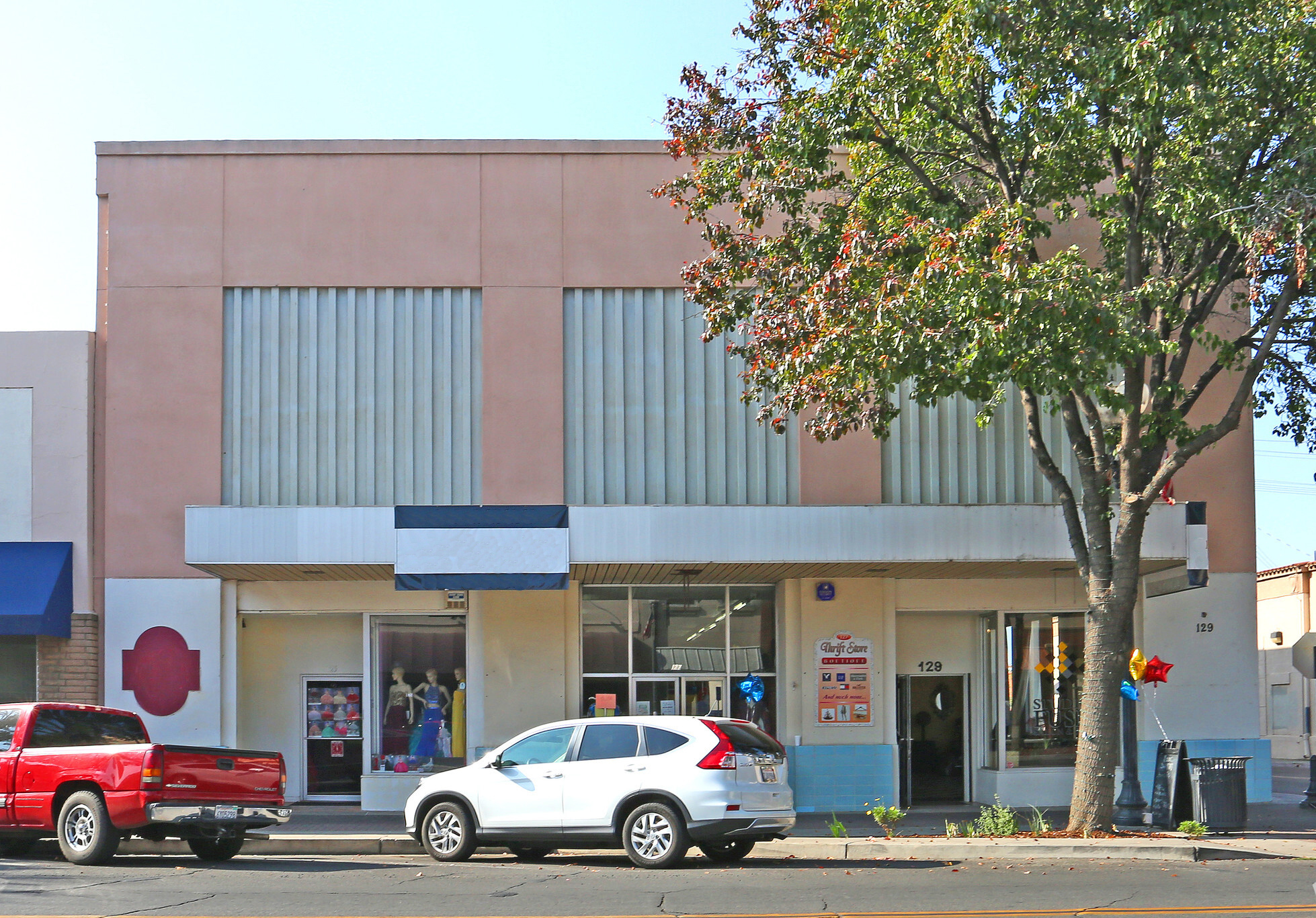 125-129 N Main St, Porterville, CA for lease Building Photo- Image 1 of 27