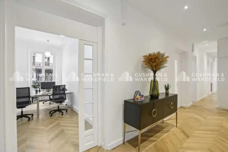Office in Paris for sale - Interior Photo - Image 1 of 8
