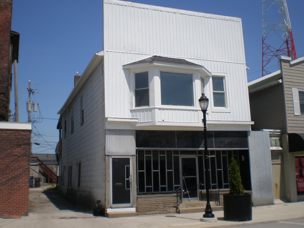 115 E 2nd St, Port Clinton, OH 43452