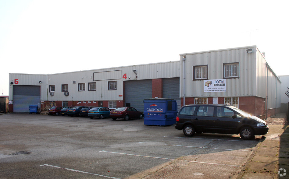 Hampton Rd W, Feltham for lease - Building Photo - Image 1 of 1