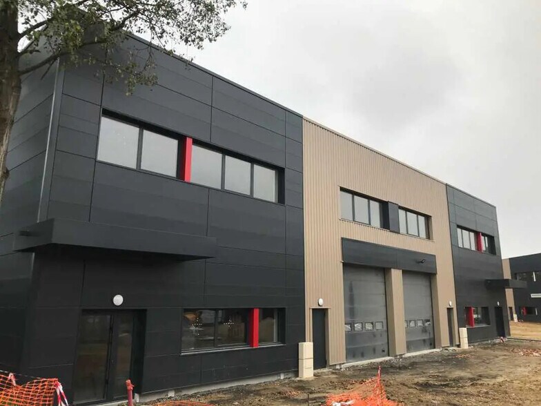 Office in Villebon-sur-Yvette for lease - Building Photo - Image 2 of 15