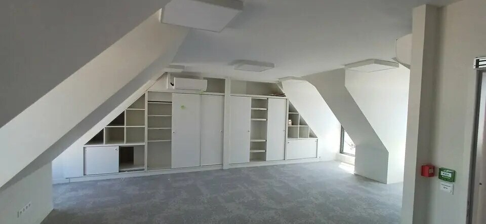 Office in Caen for lease - Interior Photo - Image 2 of 8